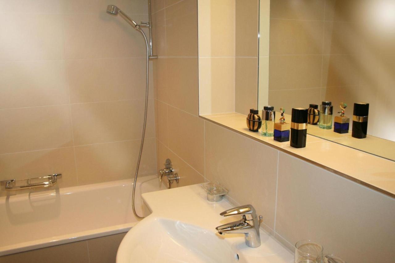 Hotel Hoeri Inn Oda fotoğraf